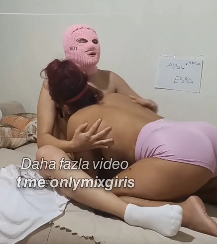 Türk Lezbiyenler Birbirlerini Boşaltıyor - 2